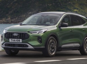 Ford Kuga po dużej modernizacji. Zmieniono cały przód i kawał deski rozdzielczej