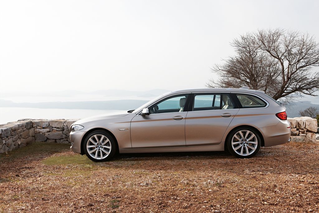 BMW5 Touring rok modelowy 2011 – zdjęcia i dane techniczne