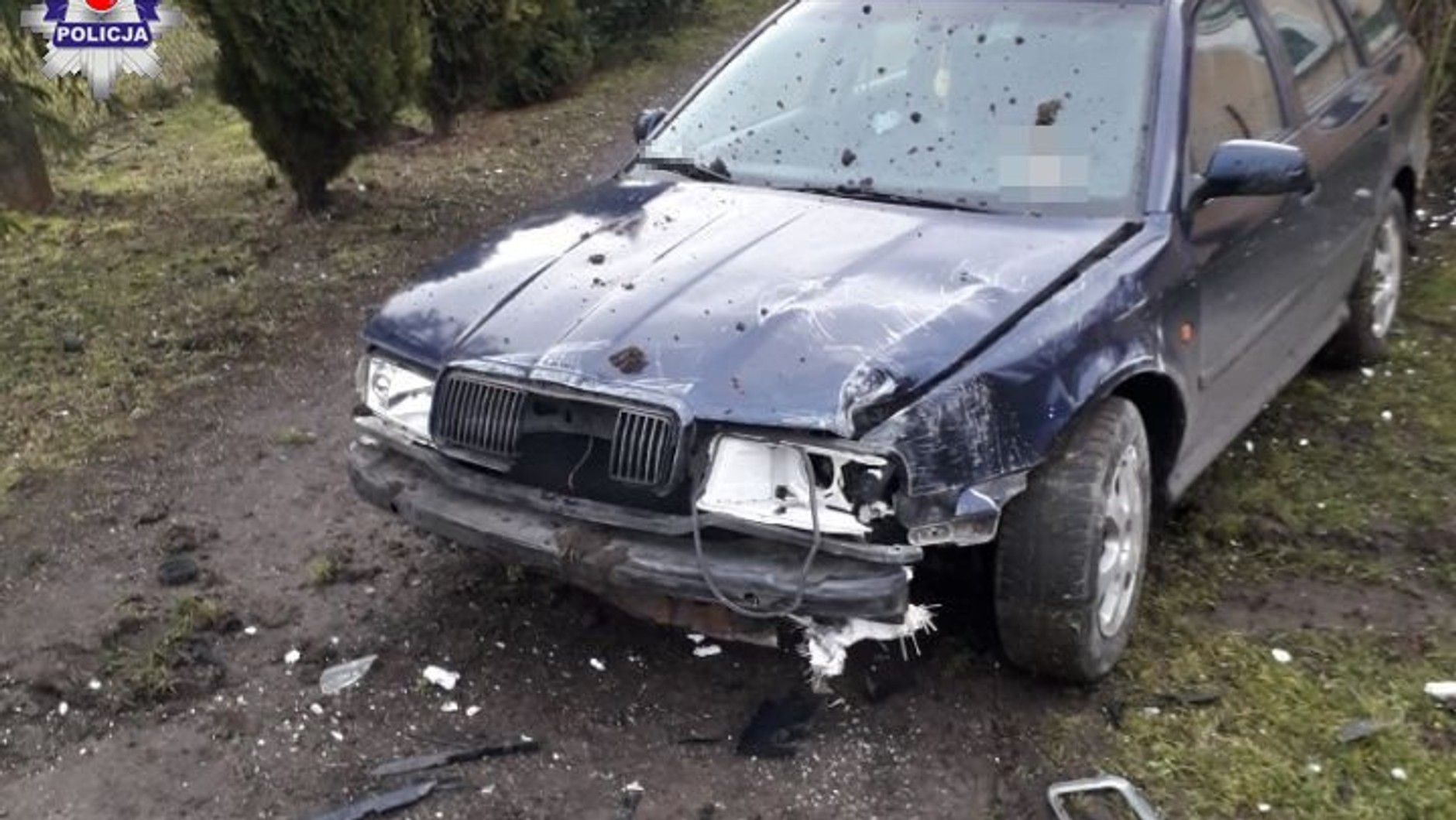 Kierowca wjechał Skodą do domu mieszkalnego