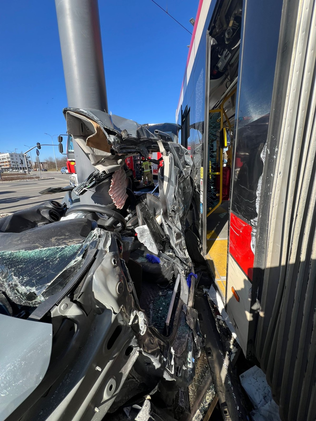 Groźny wypadek w Gdańsku. Potężny SUV wygiął się jak precel