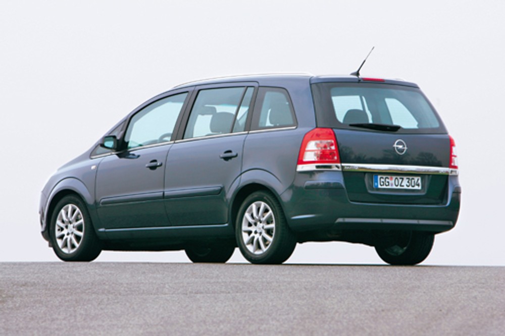 Cztery minivany z silnikami diesla