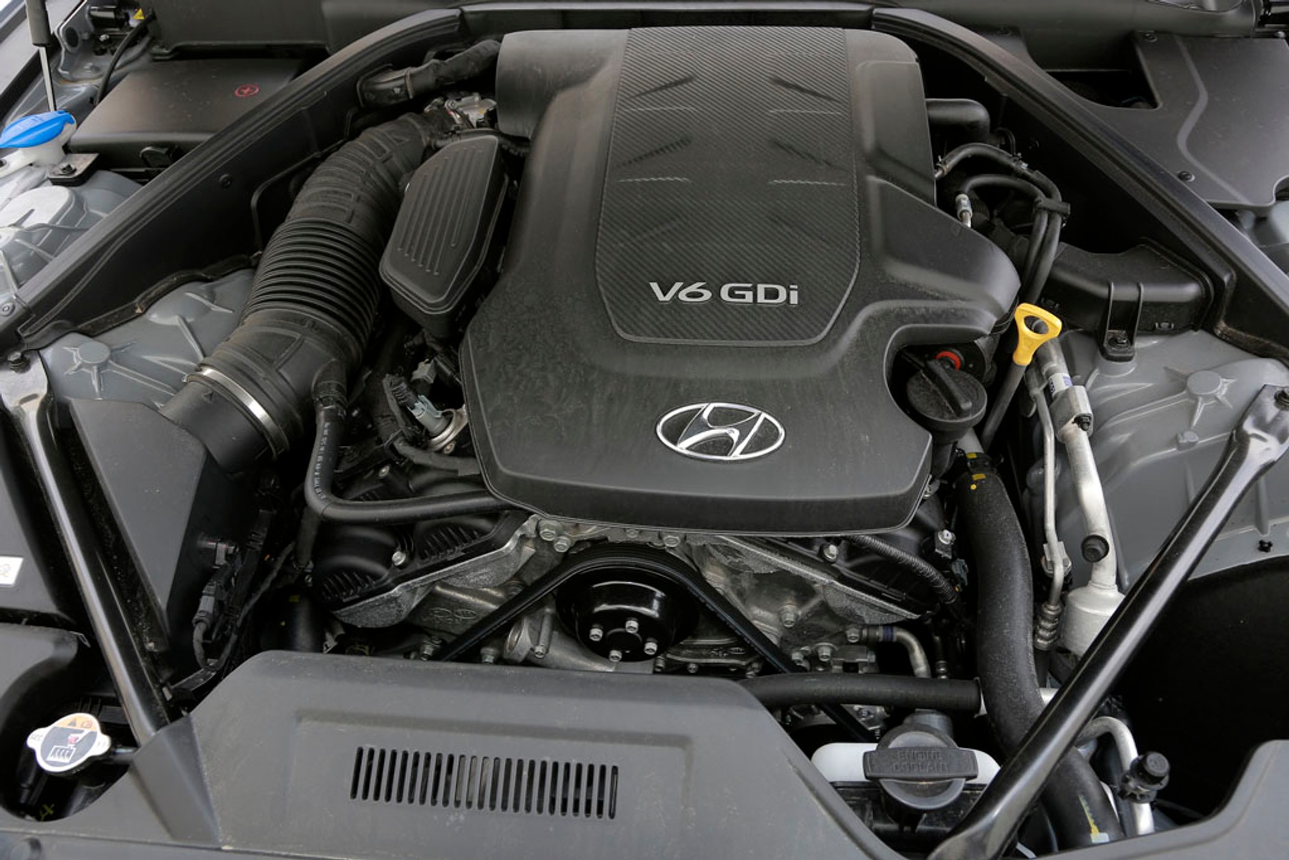 Hyundai Genesis 3.8: Prestiż po koreańsku