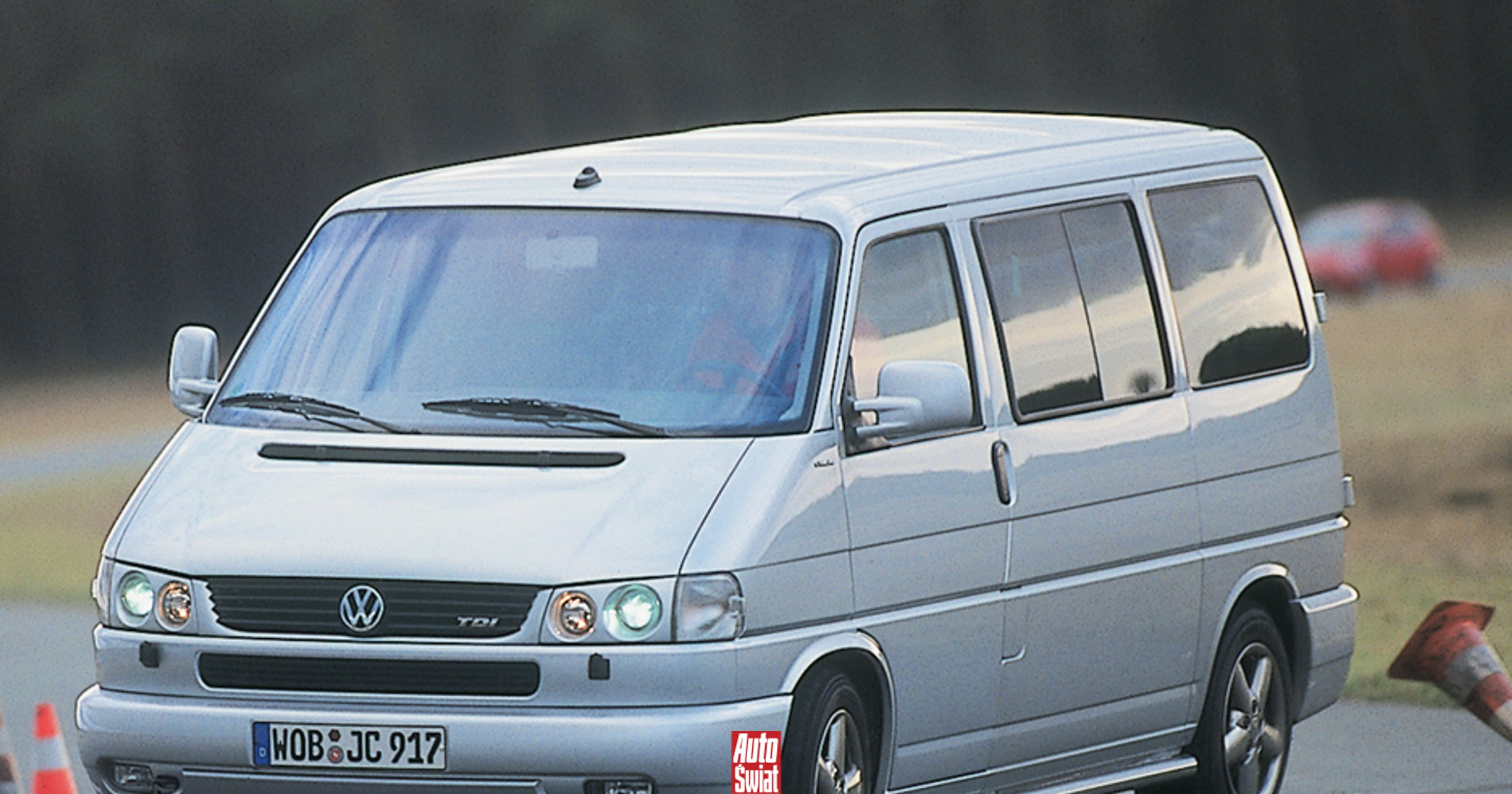 Volkswagen Multivan 2.5 TDI Syncro - Wszechstronny typ - Auto Świat