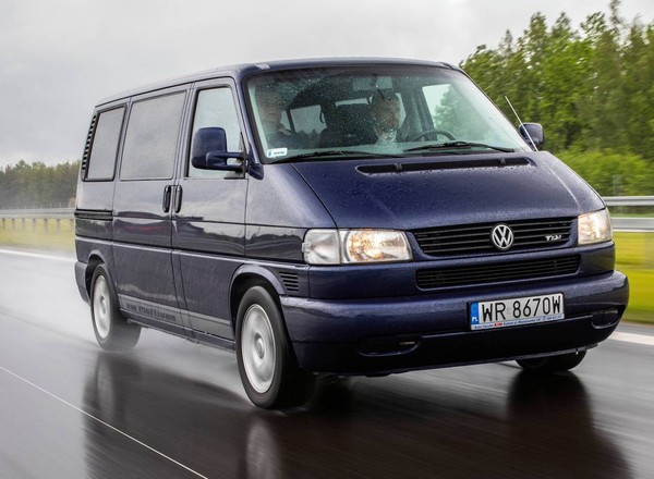 Jest jak szwajcarski scyzoryk, który nie chce się zestarzeć – oto Volkswagen T4 Multivan