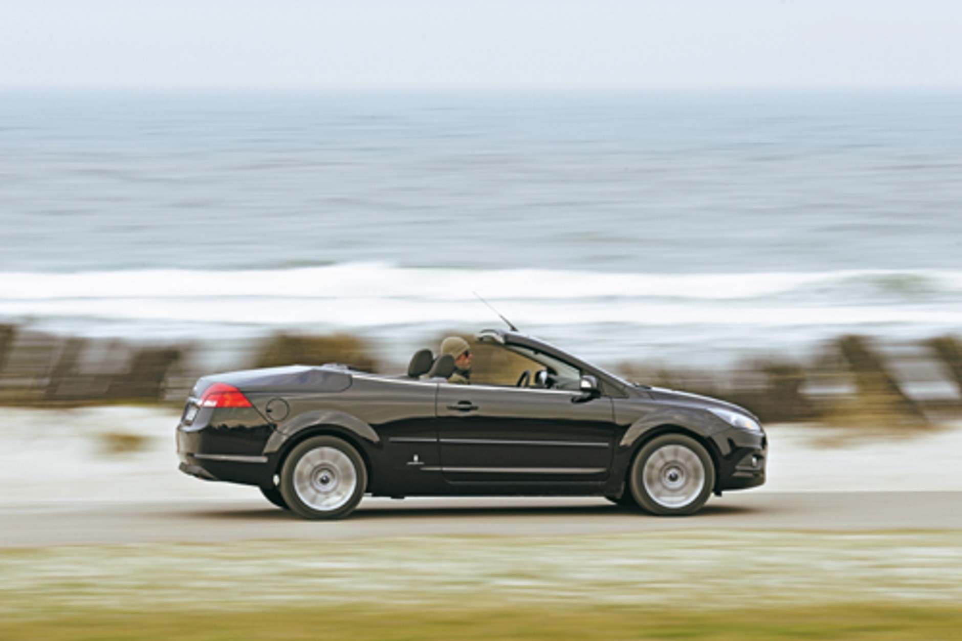 Peugeot 308CC kontra VW Eos, Ford Focus CC, Opel Astra Twin Top i Renault Megane CC - Lato może już nadejść