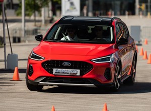 Młodzi kierowcy bezpłatnie zdobyli nowe umiejętności. W dwa dni Ford przeszkolił ponad 300 osób