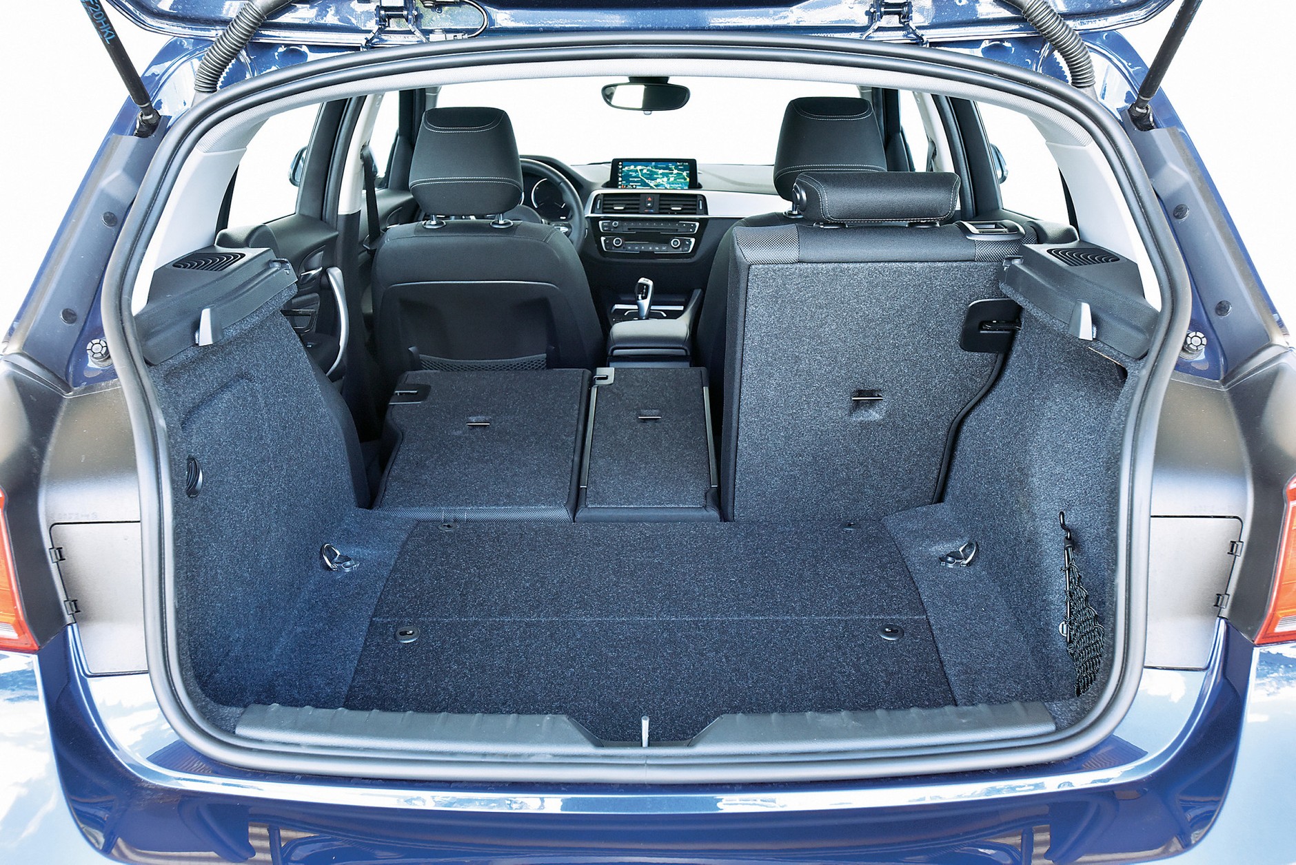 Kto tu jest gwiazdą? Porównanie: nowy Mercedes A180 d vs. BMW 116d