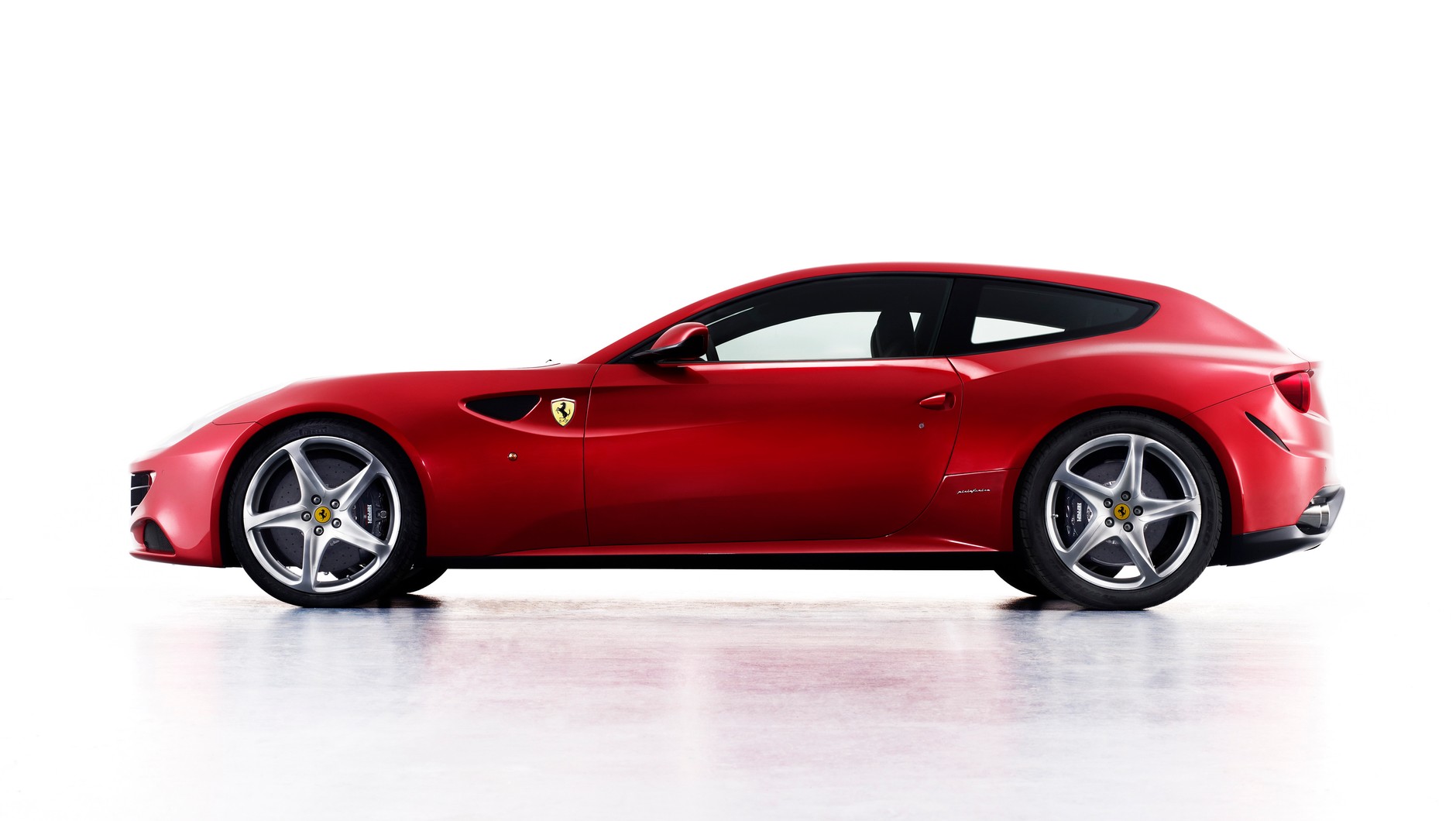 Ferrari FF ma nadwozie shooting brake.