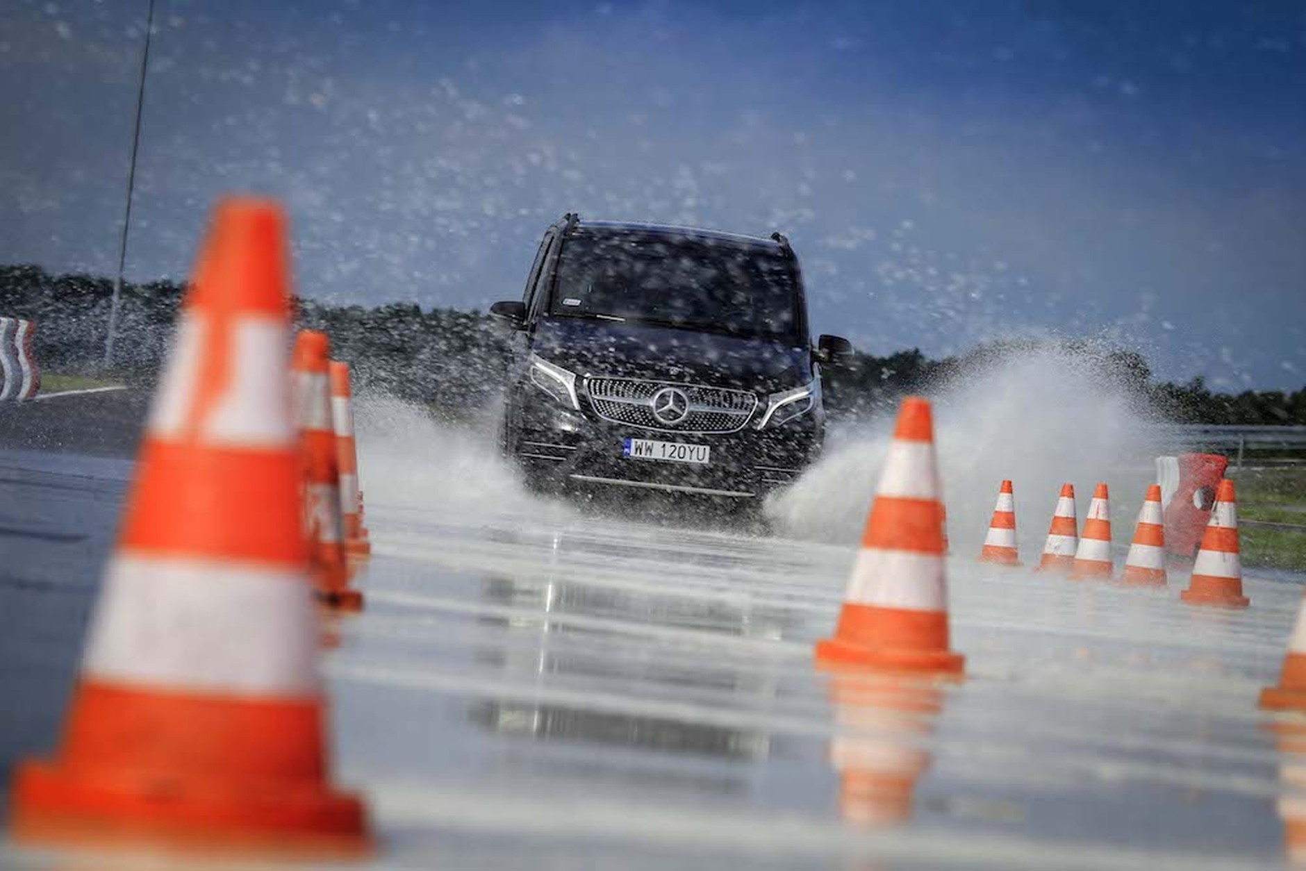 Ośrodek doskonalenia techniki jazdy Driveland w gminie Radziejowice