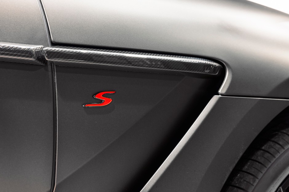 Aston Martin DBX S