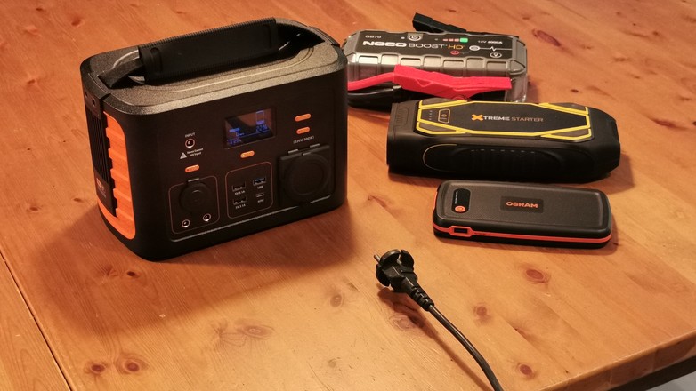 Mobilna stacja ładująca Storm XP 300 oraz powerbanki rozruchowe: Xtreme starter XS1600, Noco Boost HD GB70, Osram OBSL200