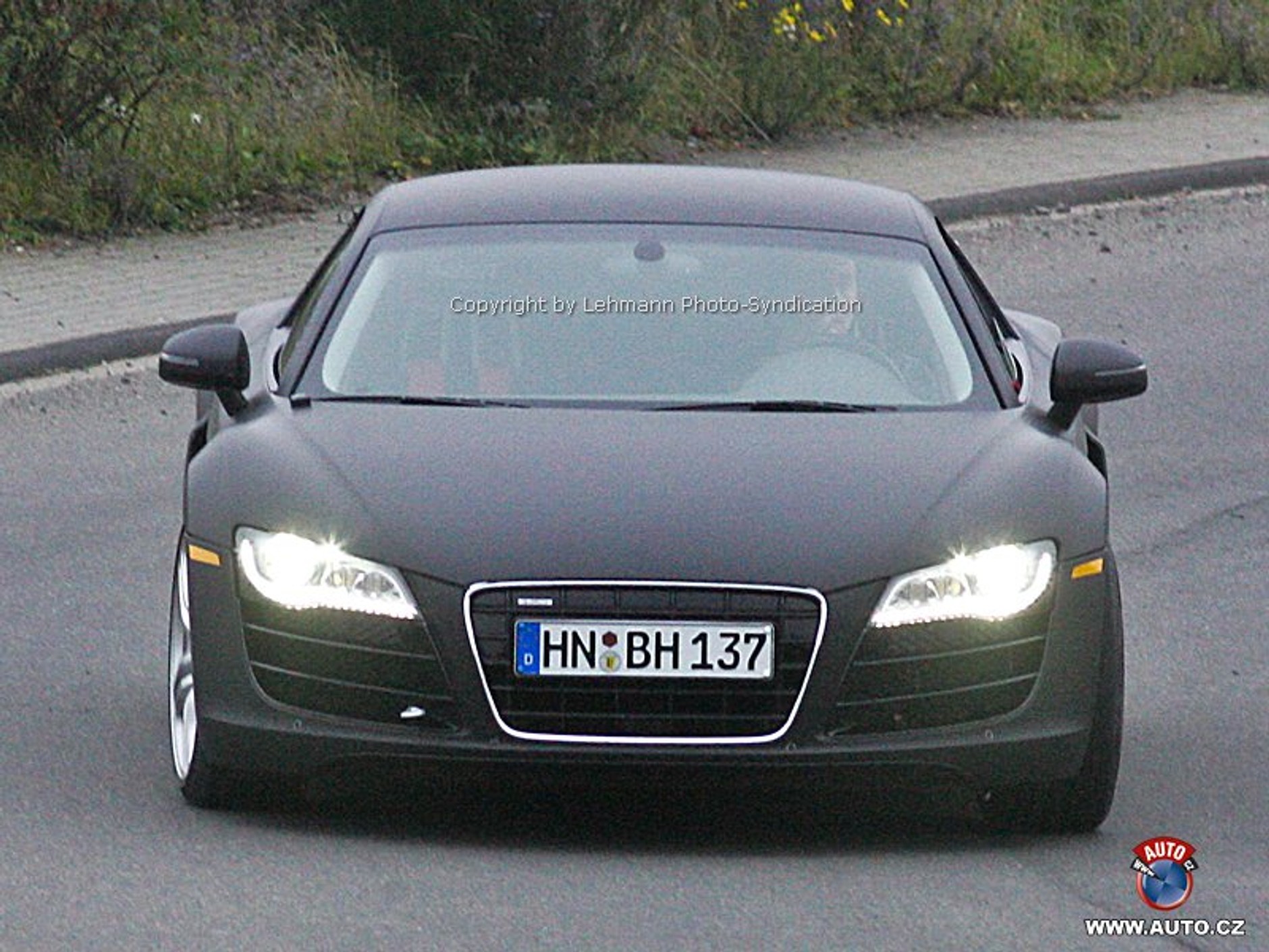 Zdjęcia szpiegowskie: Audi R8 otrzyma silnik 5,0 V10 z Lamborghini Gallardo