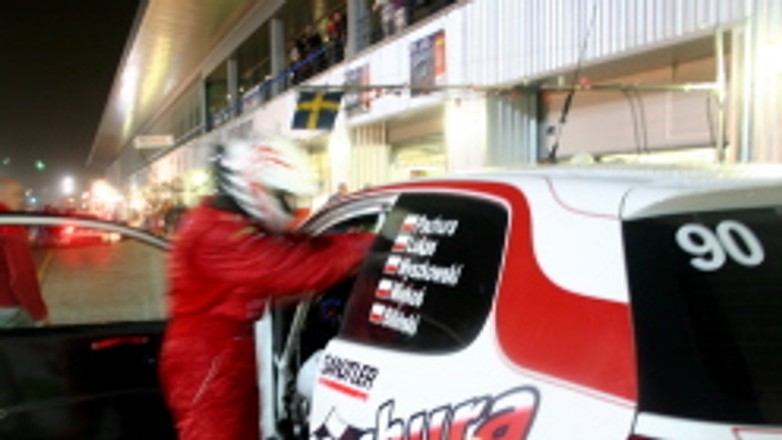 Polacy na mecie 24-godzinnego wyścigu w Dubaju