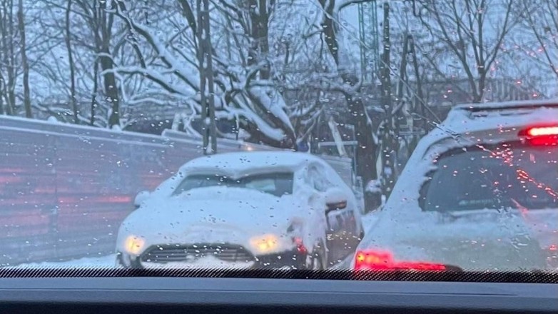 Jazda nieodśnieżonym autem – widełki kary są bardzo szerokie!