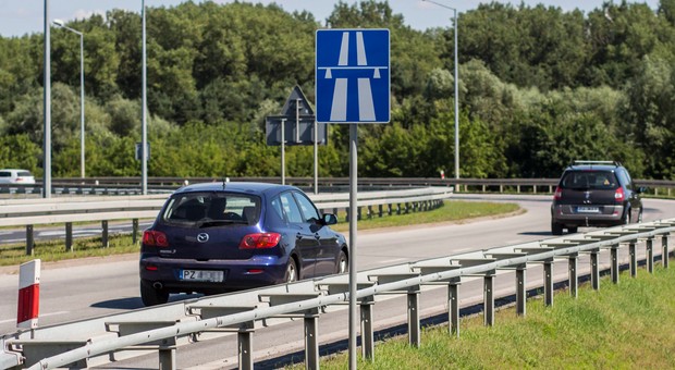 Co piąty wypadek na autostradzie spowodowany jazdą na zderzaku