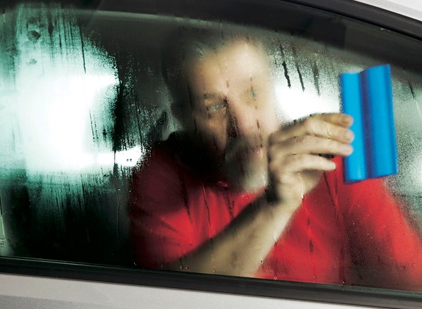 Jak walczyć z wilgocią w aucie?