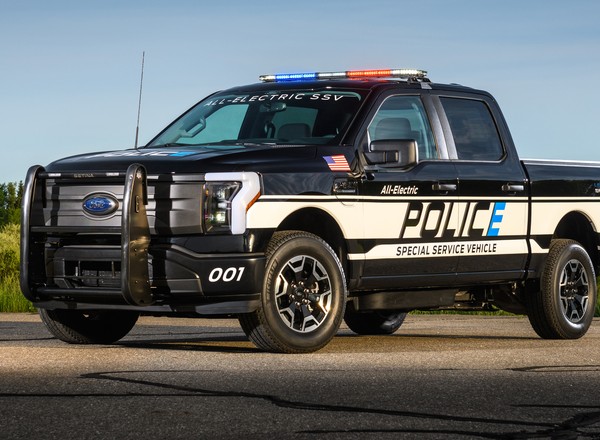 Takiego radiowozu w policji jeszcze nie było. Ford F-150 Lightning Pro SSV