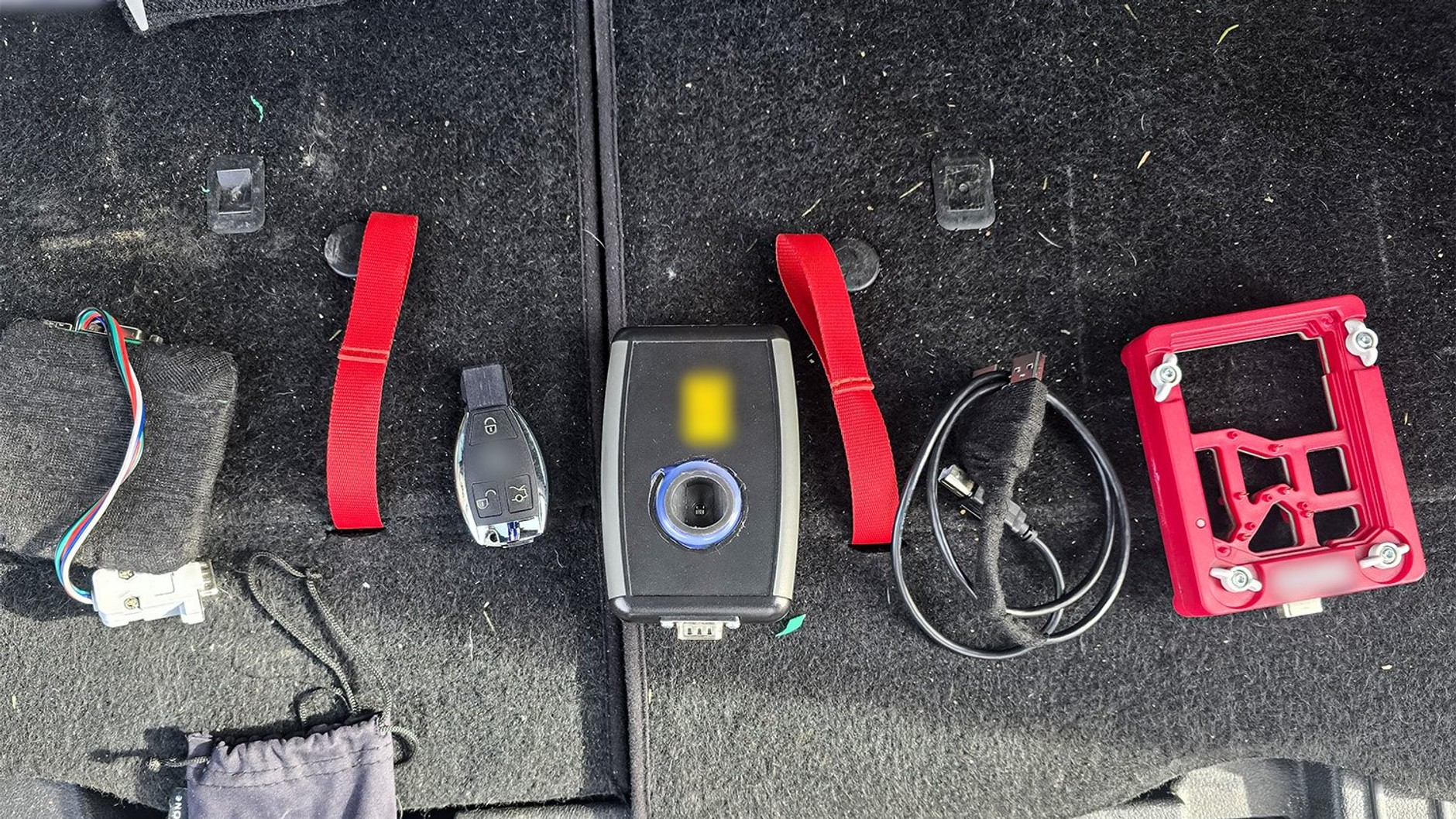 Cios w grupę „samochodziarzy”