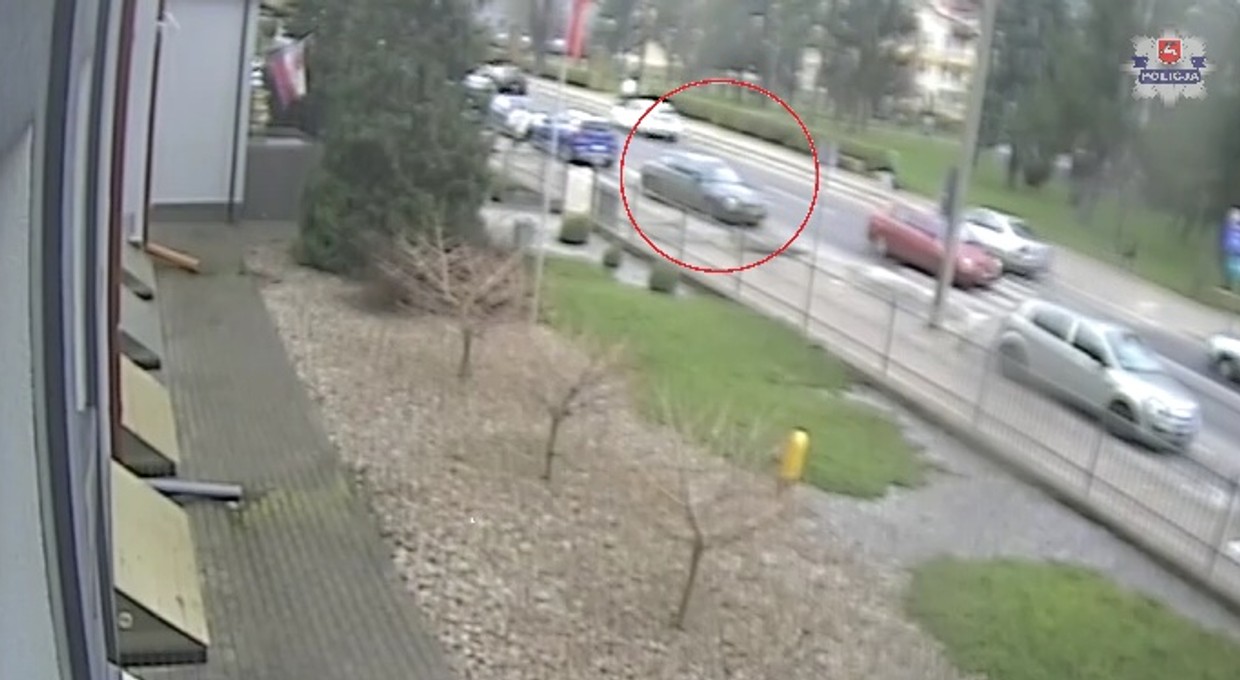 Przyjechał tylko "złożyć zawiadomienie". Policjanci zatrzymali go na dłużej [WIDEO]