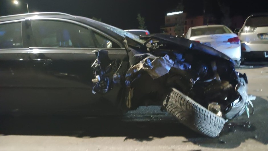 Uszkodził Peugeotem 8 samochodów w Ełku. Przyczyny nie trzeba było długo szukać