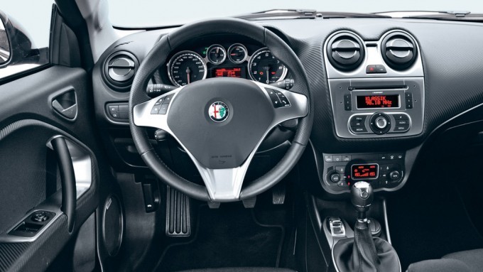 Alfa Romeo MiTo kontra Mini Cooper S: małe, drogie, a cieszą!