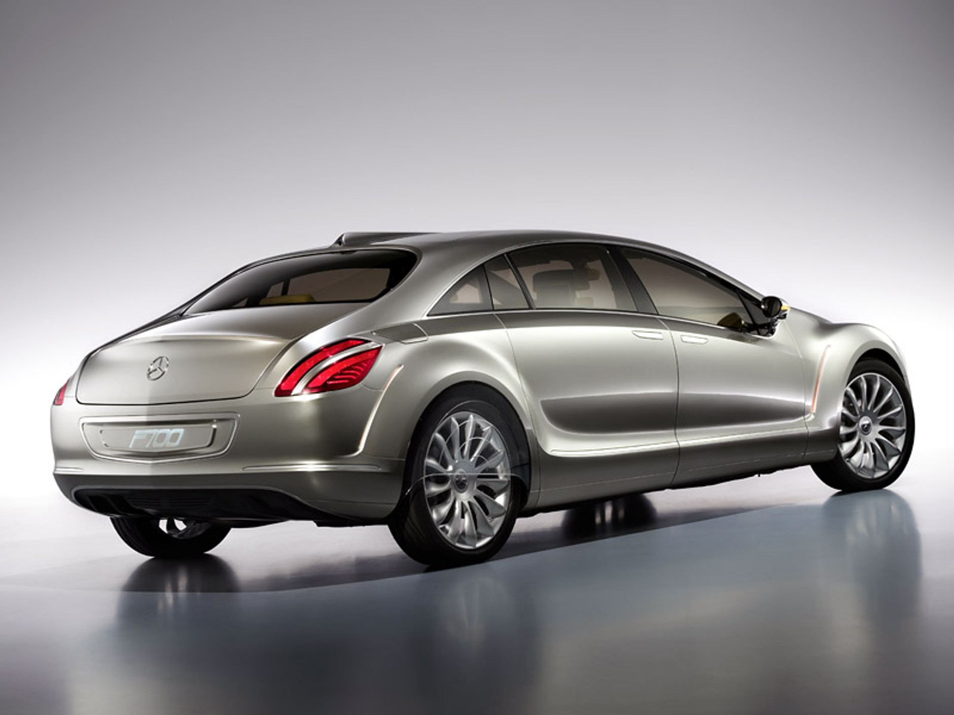 IAA Frankfurt 2007: Mercedes-Benz F700 – mistyczna nowoczesność