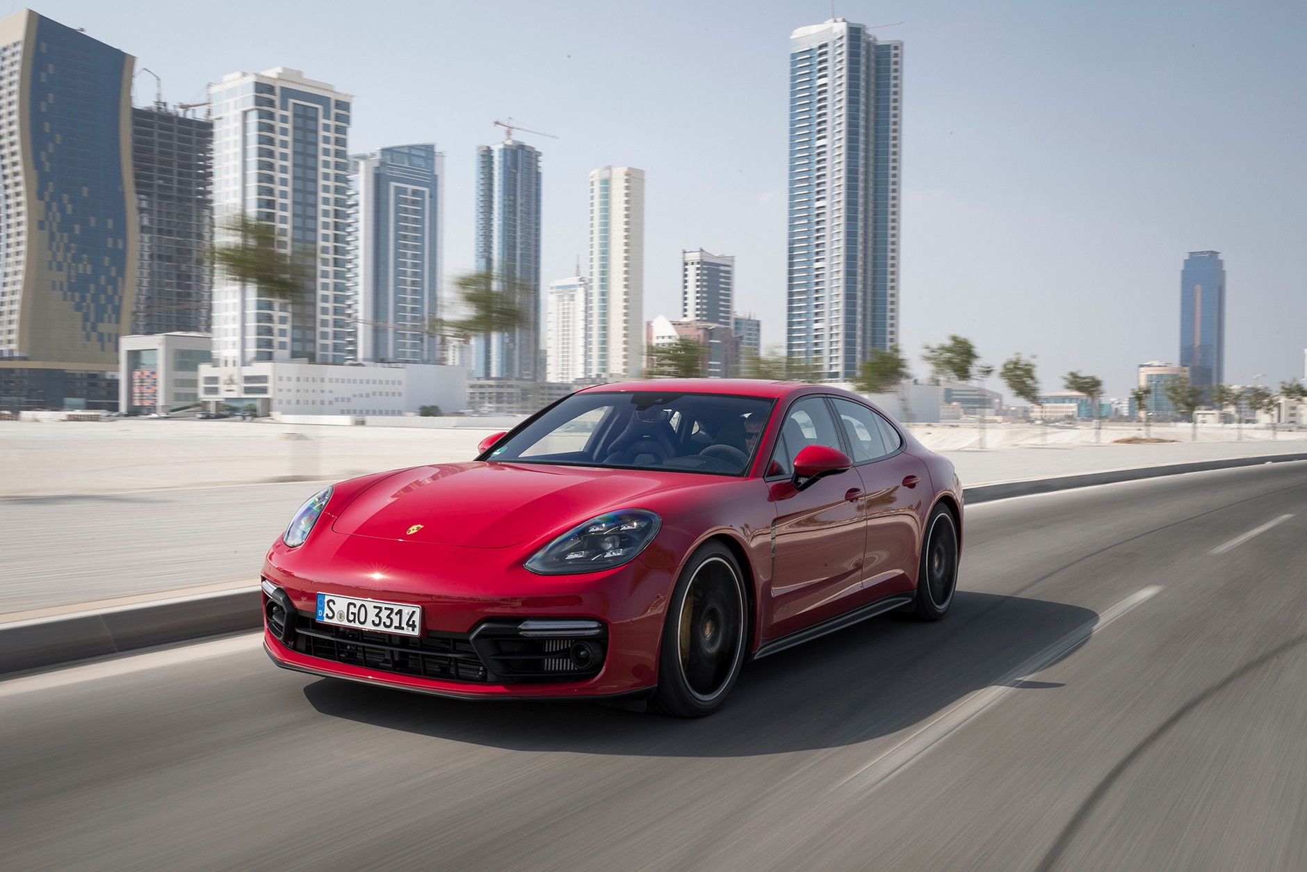 Porsche Panamera GTS - rodzinna rakieta