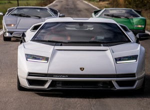Nowe Lamborghini Countach wyjechało na drogi. I to w jakim towarzystwie!