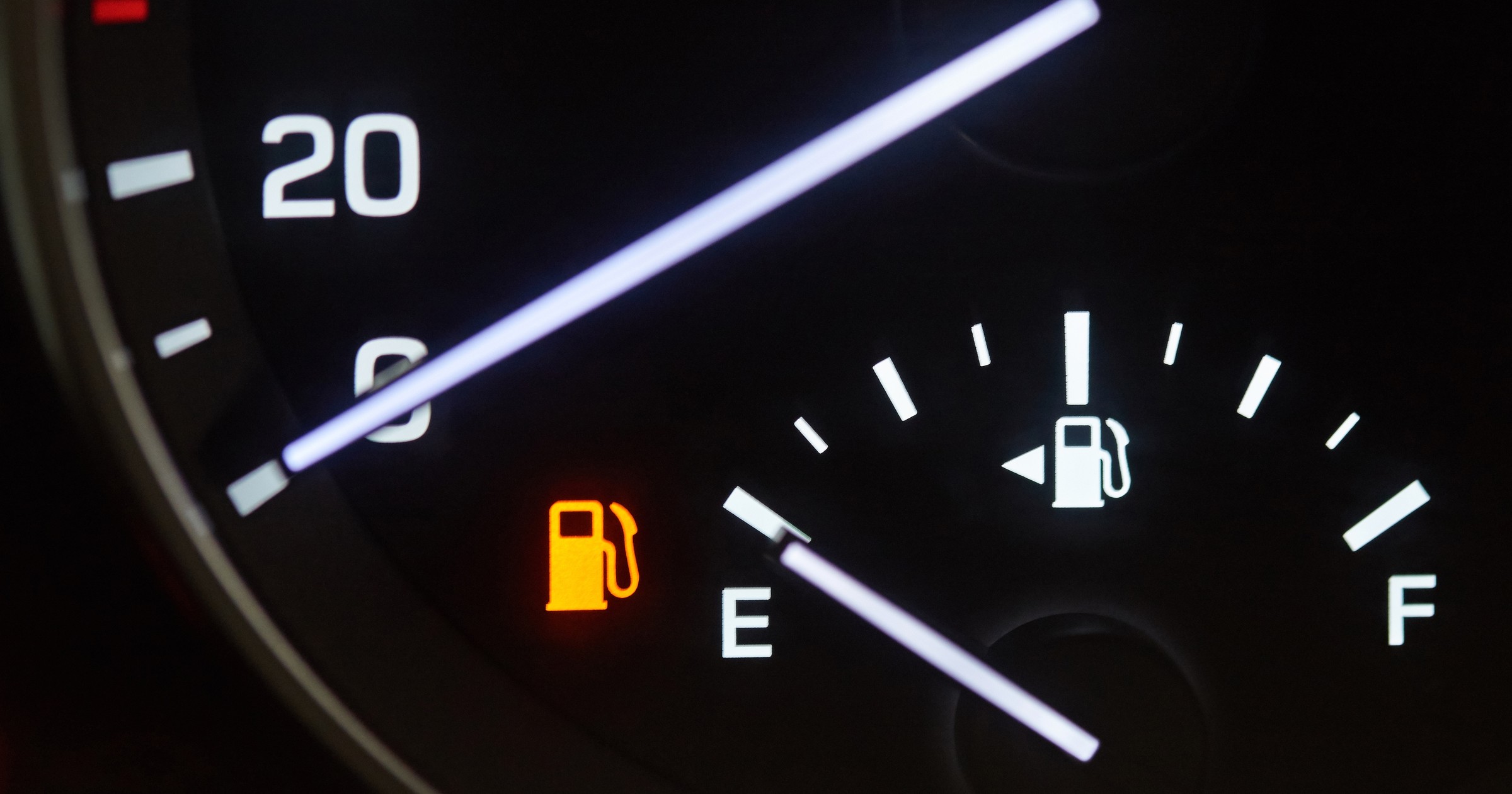 Rezerwa paliwa to już ostateczny sygnał, że trzeba zatankować samochód. Lepiej wtedy nie zwlekać