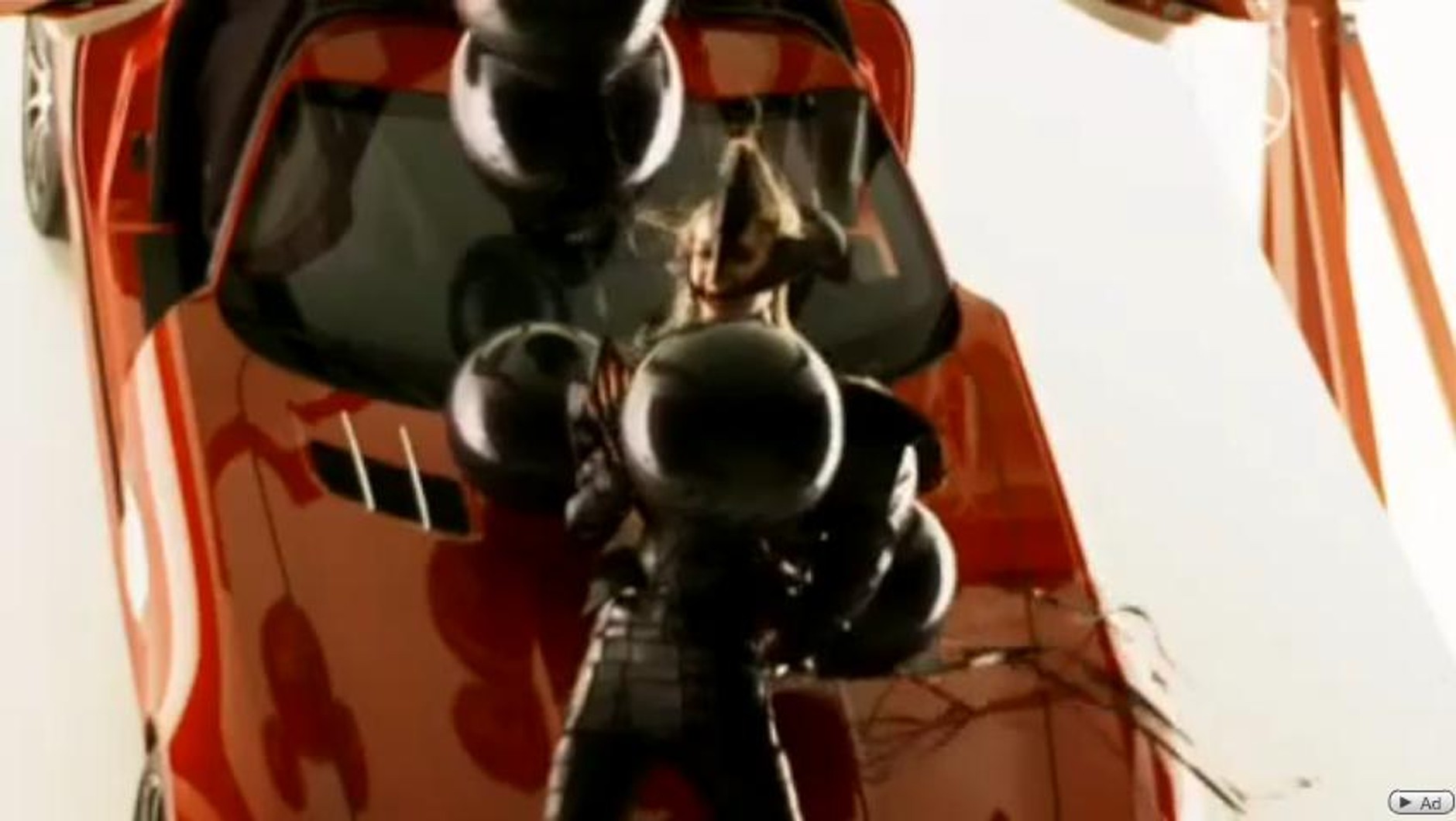 Kosmiczna dziewczyna na masce Mercedesa SLS