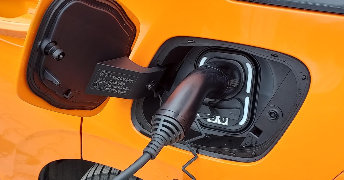 Chińskie auto na prąd – zdjęcie ilustracyjne