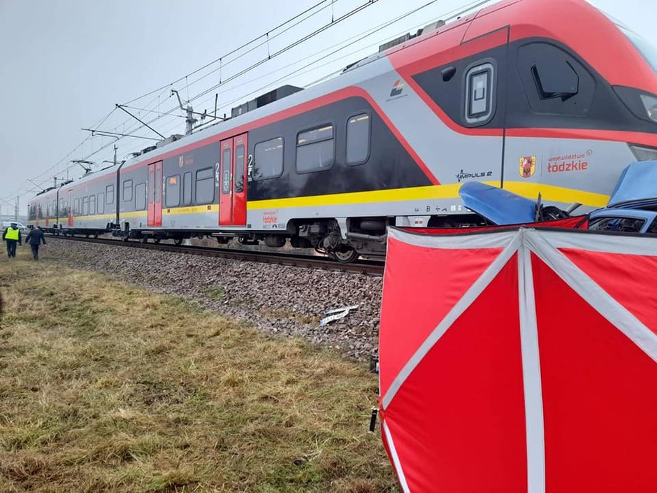 Pasażerom pociągu nic się nie stało. Kierowca Polo nie przeżył