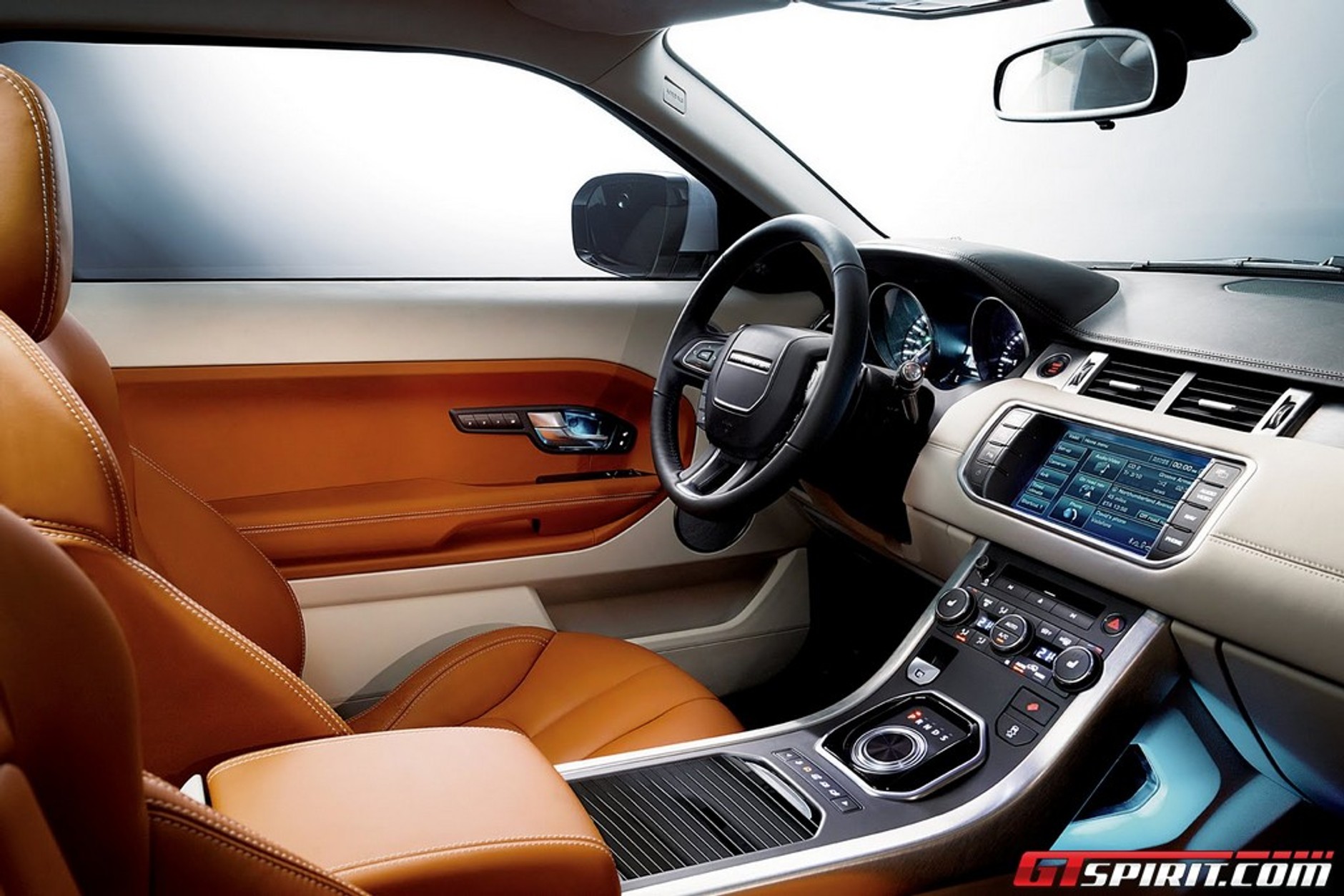 Kurtyna w górę: oto Evoque!