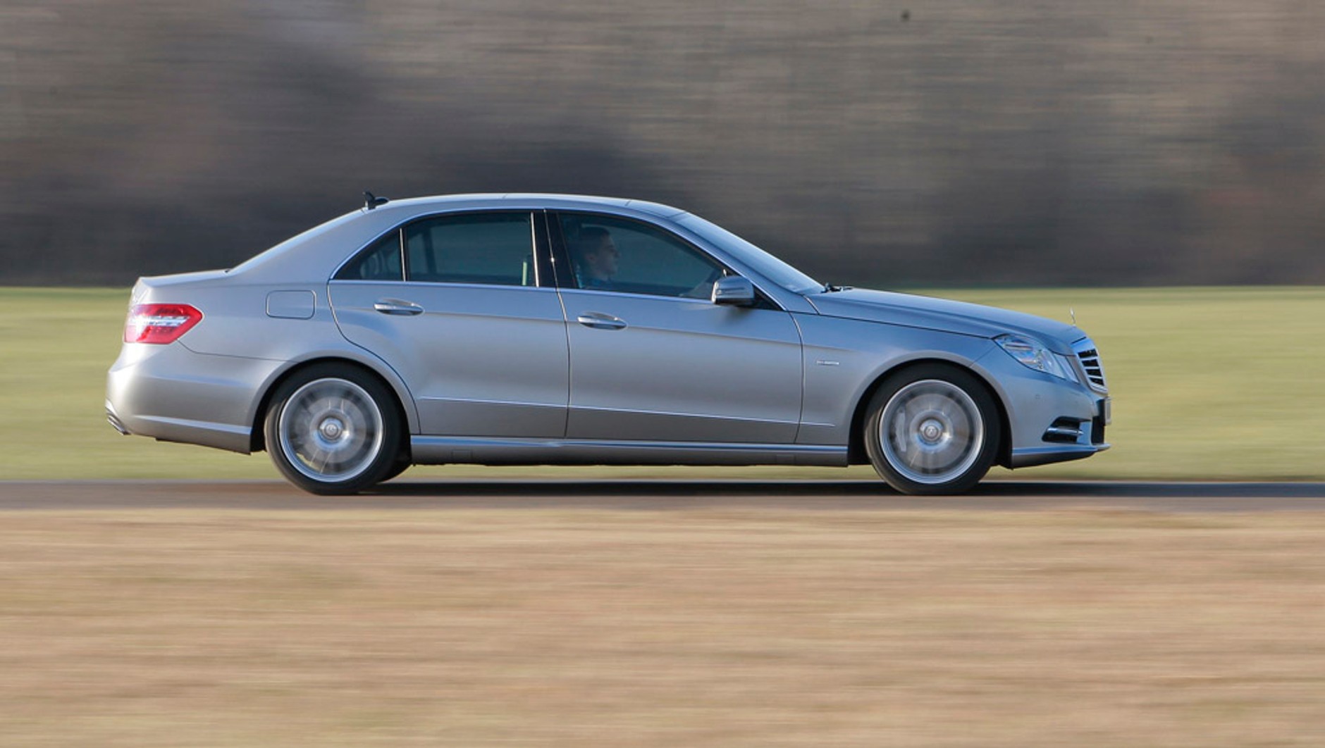 Mercedes E 500: rasowa limuzyna