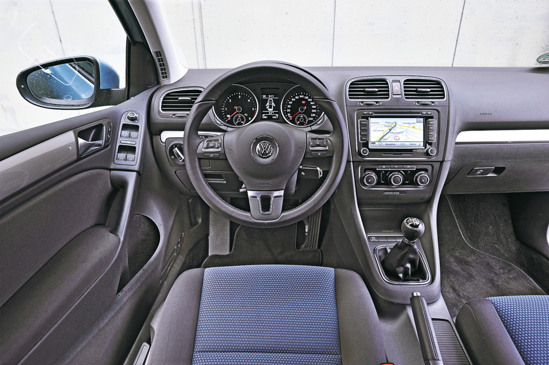 Toyota Prius kontra VW Golf - Parada przeciwieństw