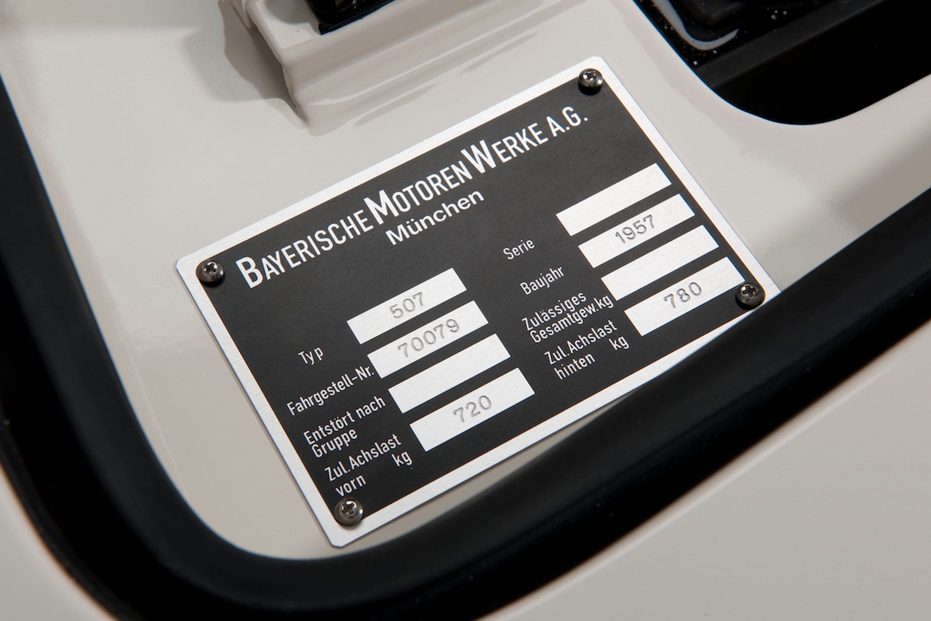 Odrestaurowane BMW 507 Elvisa Presleya