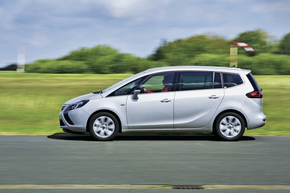 BMW 218d Gran Tourer i Opel Zafira Tourer 1.6 CDTI