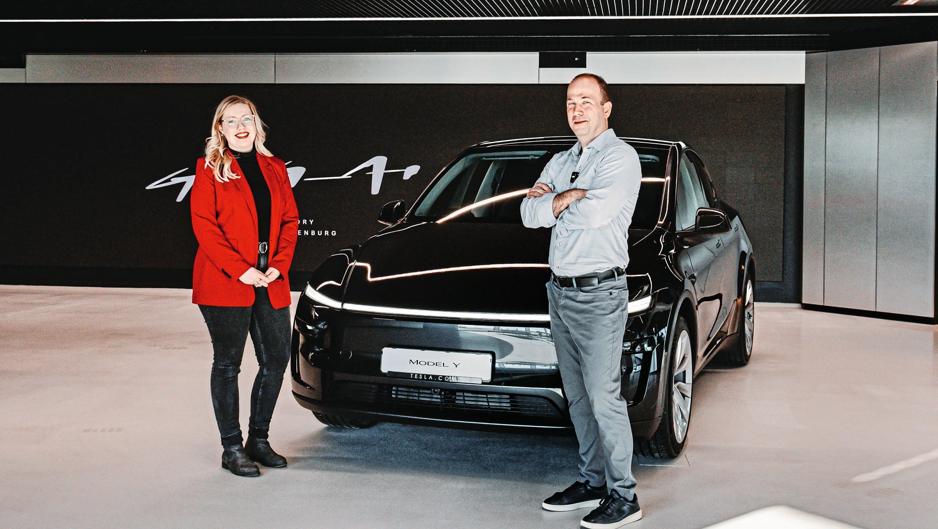  Lars Moravy, Vice President of Vehicle Engineering w Tesli deklaruje, że poprawę zasięgu uzyskano przede wszystkim dzięki niższej masie i lepszej aerodynamice nowej wersji.