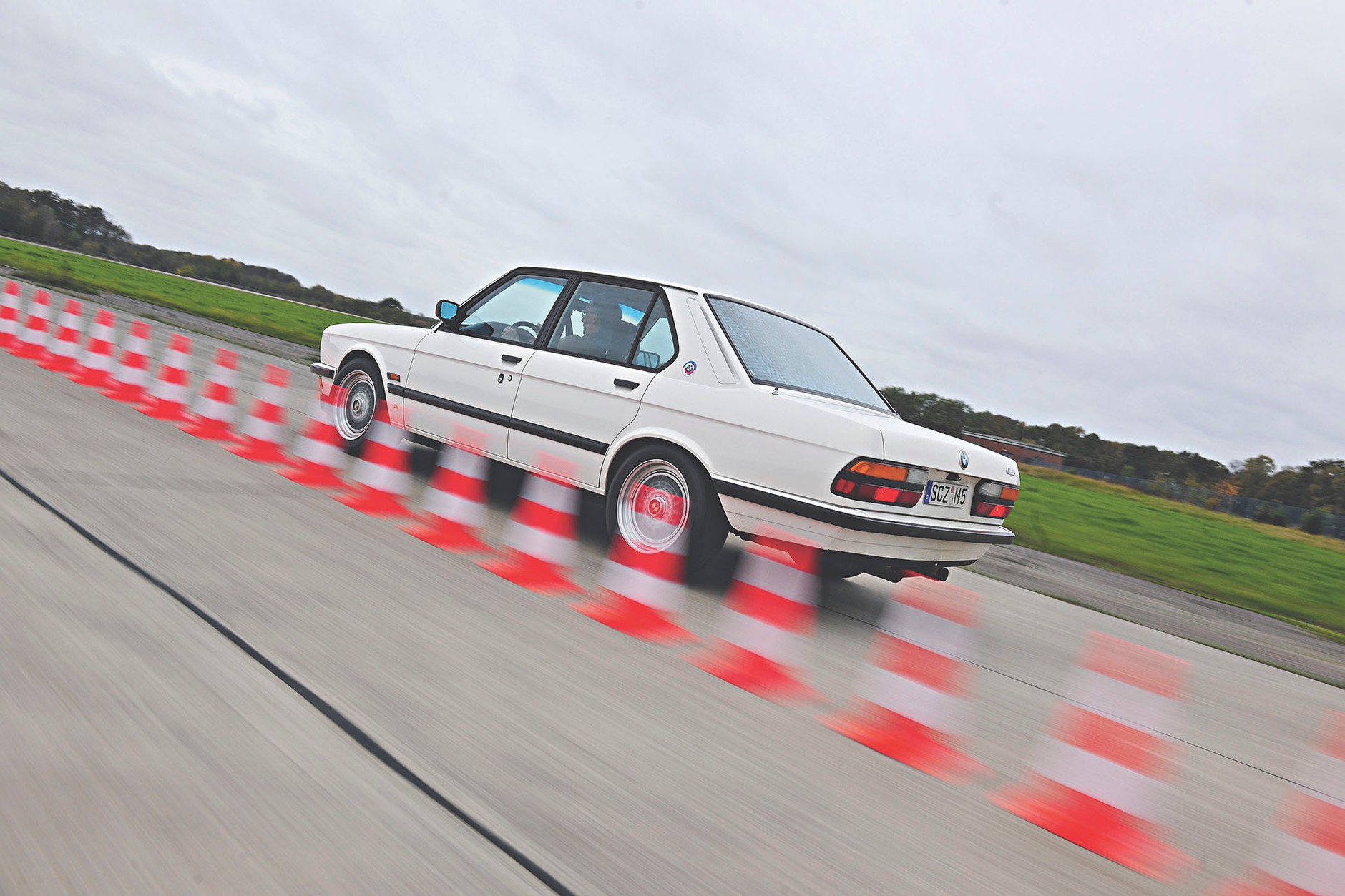 BMW M5 - model z tajną misją