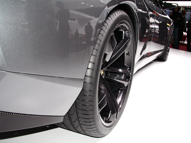 Paryż 2008: Lamborghini Estoque – co najmniej cztery lata do rozpoczęcia produkcji