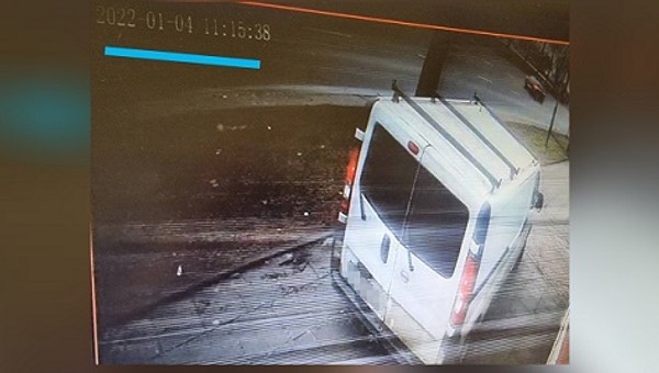 Jechał samochodem po chodniku. Zapłaci kilka tysięcy złotych kary
