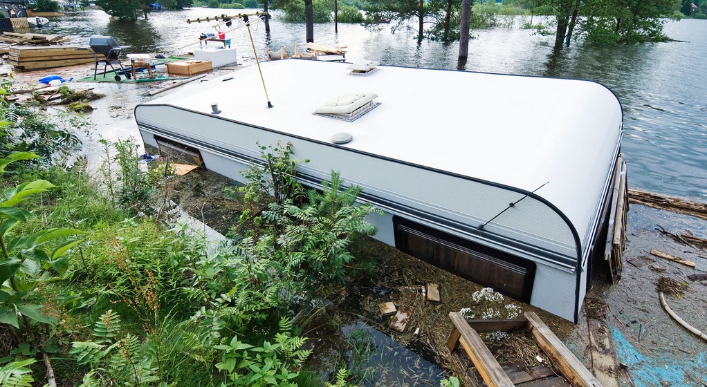 Zalana przyczepa kempingowa – za późno na ratunek!