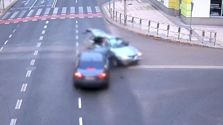 Zderzenie skrzyżowanie samochody zielona góra