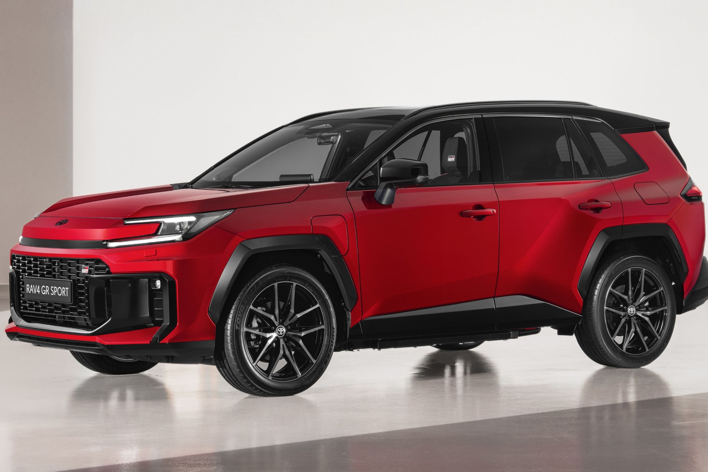 Są ceny nowej Toyoty RAV4 z wtyczką. Wybrałbym wersję za 215 tys. zł