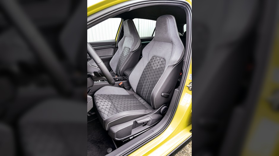Volkswagen Golf 1.5 eTSI - fotel kierowcy