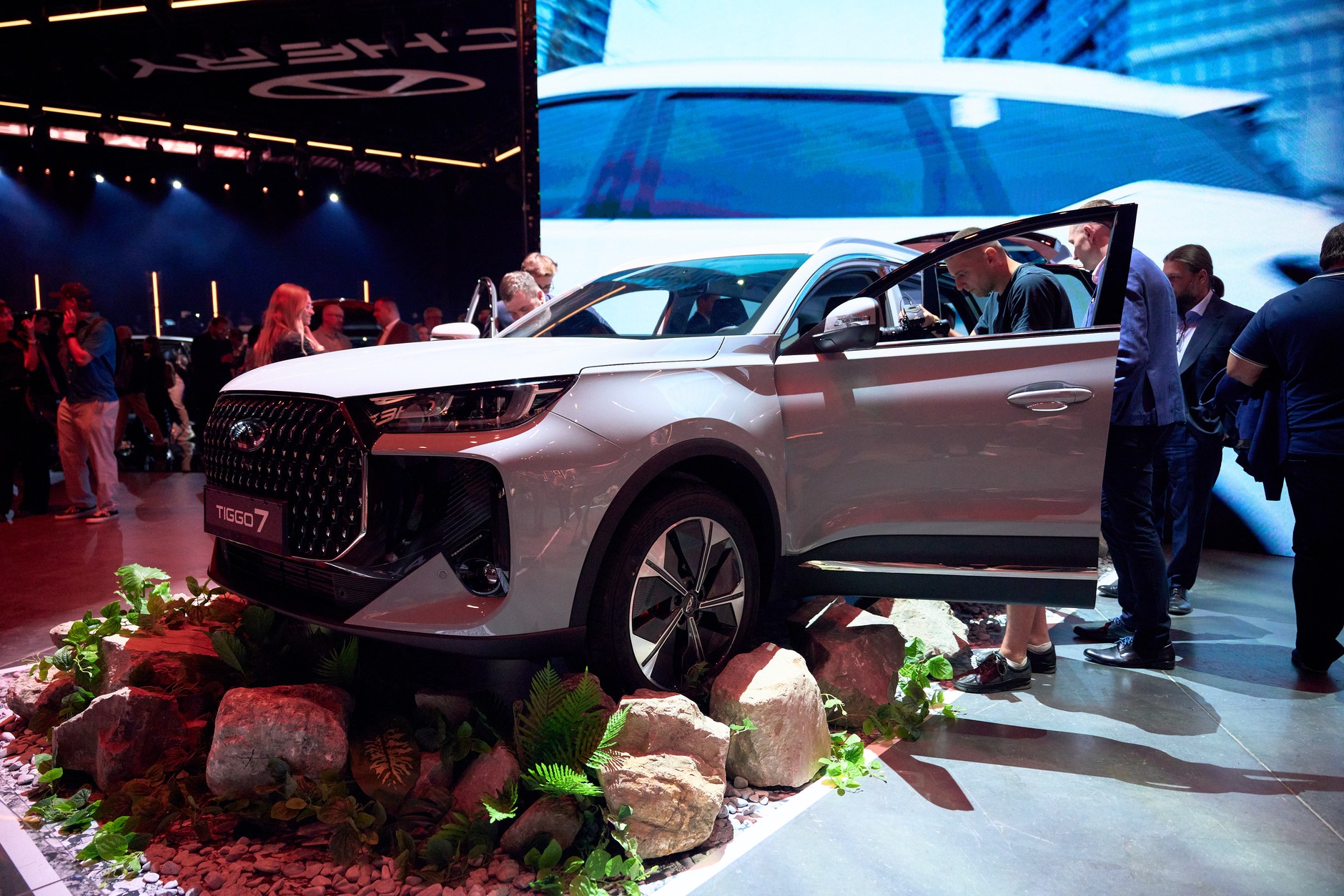 Chery Tiggo 7 dostępny jest także z napędem na obie osie i silnikiem wyłącznie spalinowym