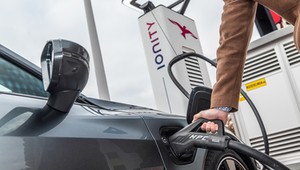 Niemcy biją na alarm: nie ma gdzie ładować aut elektrycznych