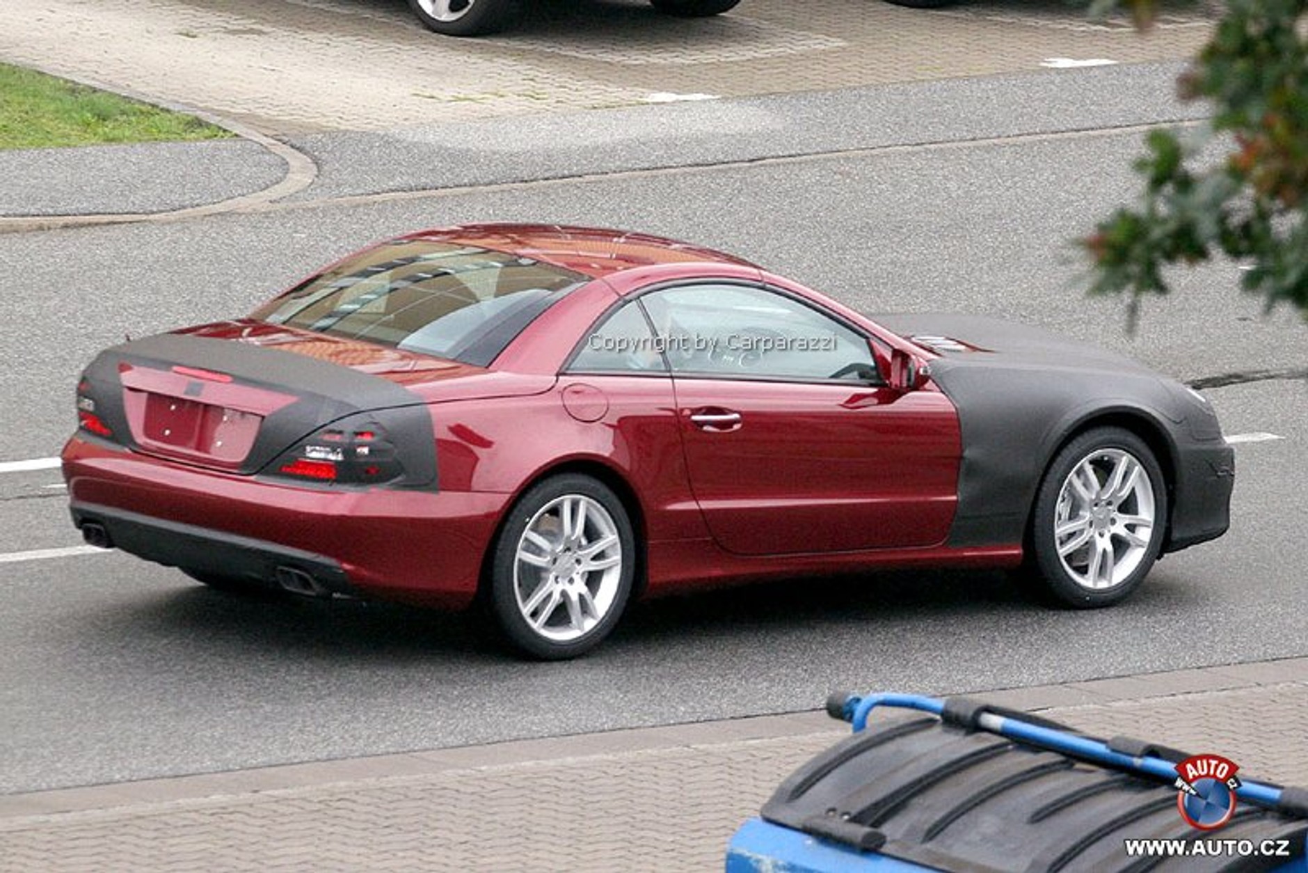 Zdjęcia szpiegowskie: Podstawowy lifting dla Mercedesa-Benz SL