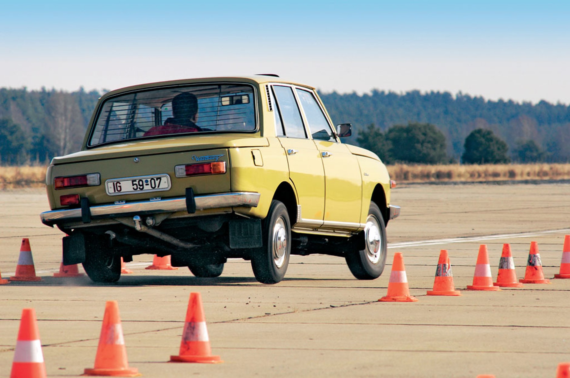 Volkswagen Golf I kontra Wartburg 353: duet niemiecko-niemiecki