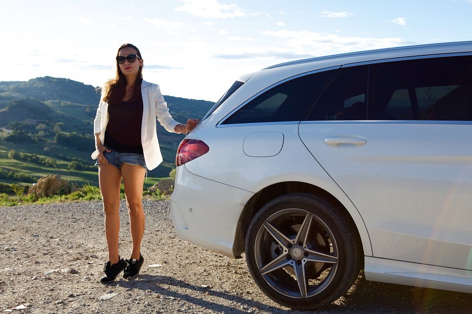 Ania Mucha w Mercedesach
